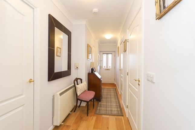 32 Stirling Court, Chesterfield photo 3