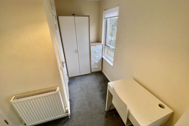 Room 5 178, Bringhurst, Peterborough photo 2