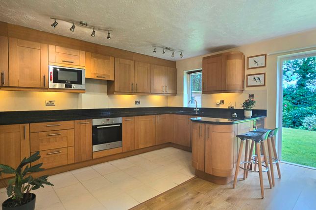 3 Oak Court, Farnham photo 2