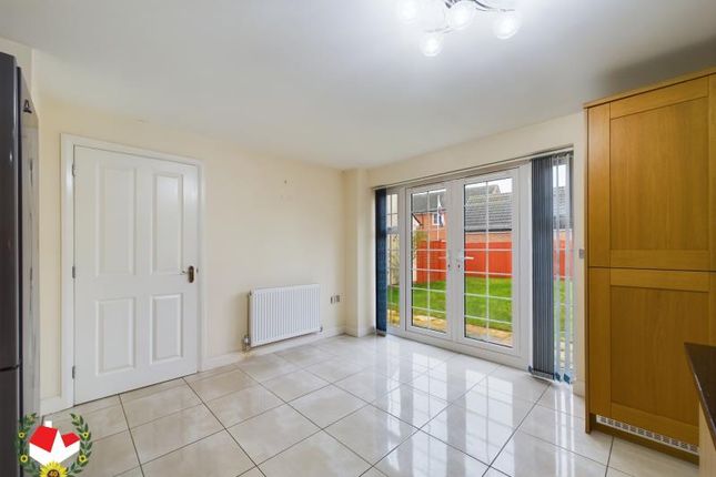 37, Hunts Grove Drive, Gloucester photo 3