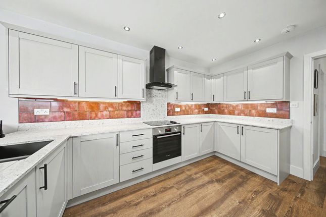 6, Wheatcroft Close, Chesterfield photo 3