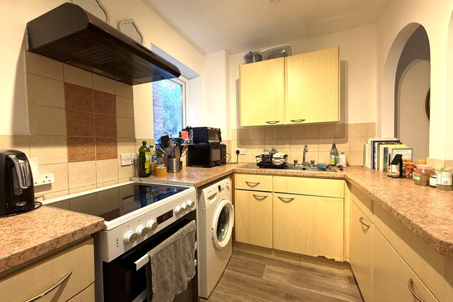 31, Plassey Close, Exeter photo 3