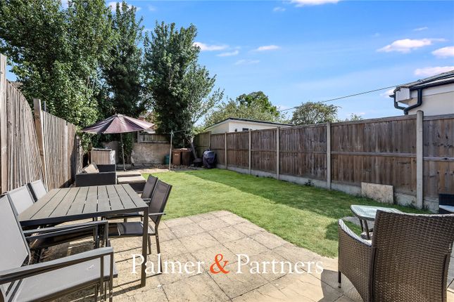 182, Gloucester Avenue, Essex photo 4