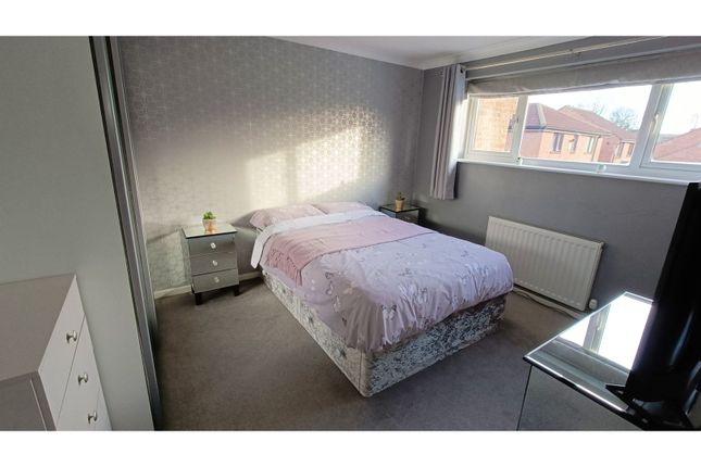 Maisonette for sale in Brompton Court, Richmond