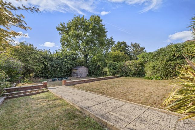 17, West Drive, High Wycombe photo 3