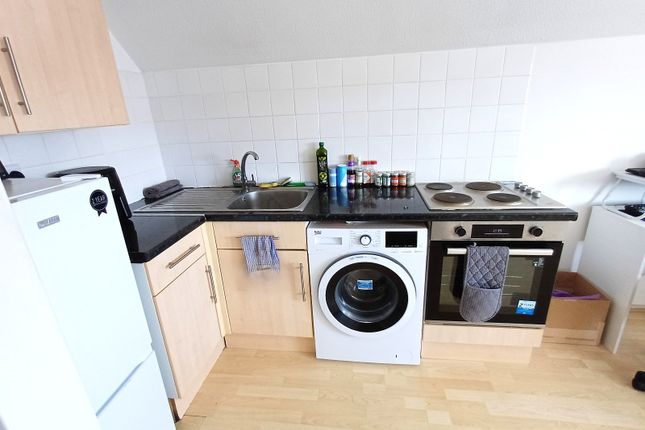 Flat 6, 30, Station Road West, Kent photo 3