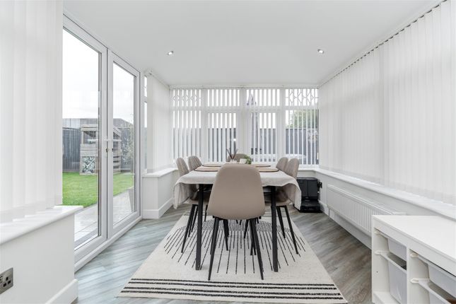 8, Heren Place, Spalding photo 3