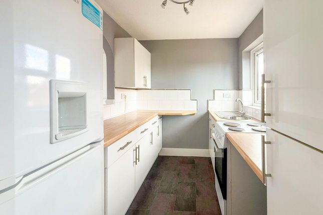 18, Dovecote, Southend-On-Sea photo 4