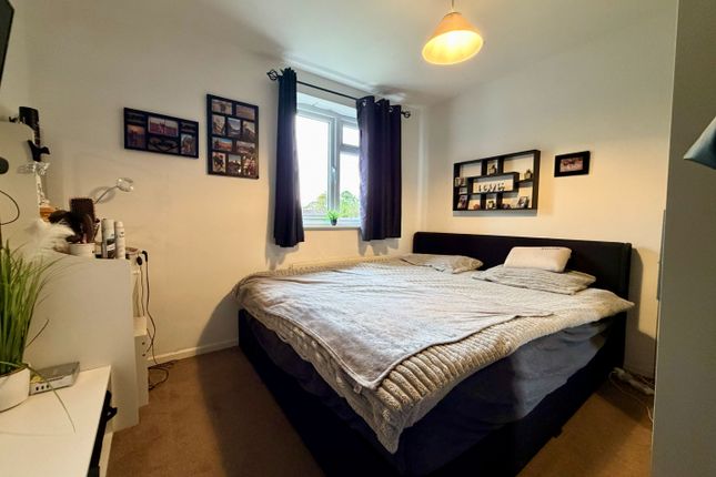 32, Leamington Spa photo 4