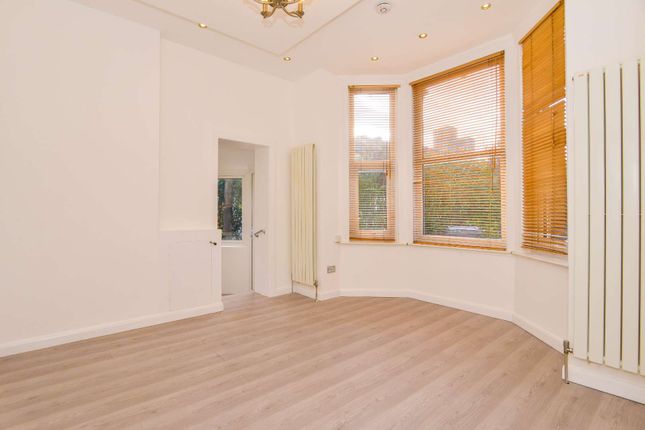 Flat to rent in Oval House, Croydon, London CR0