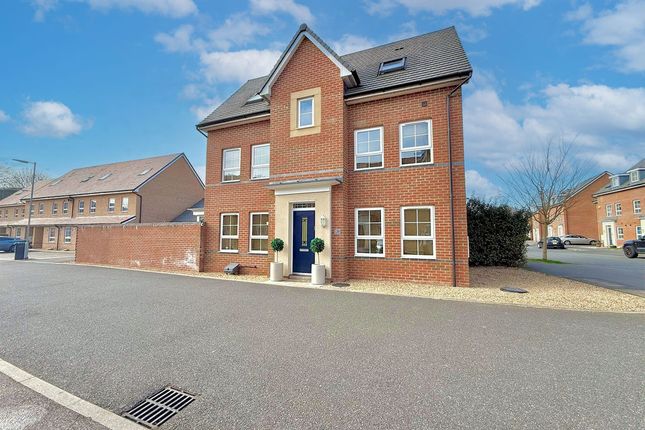 4-bed house on 21, Stamp Acre, Dunstable, £500,000