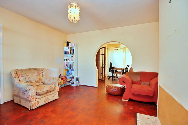 16, Delius Close, Elstree Borehamwood photo 3