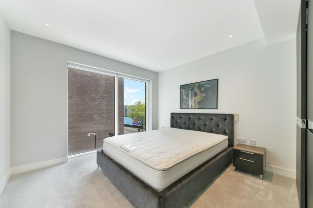 Thumbnail Flat to rent in Savoy House, Chelsea Creek, London