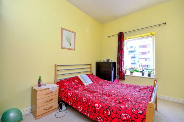 Flat for sale in The Quadrangle House, Maryland, Stratford, London