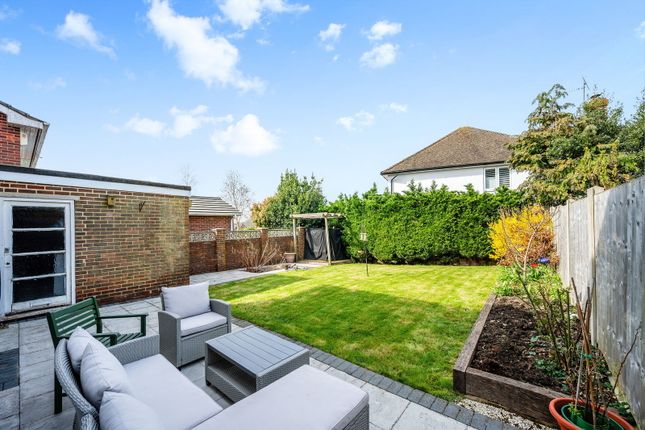 4, Bromford Close, Oxted photo 3