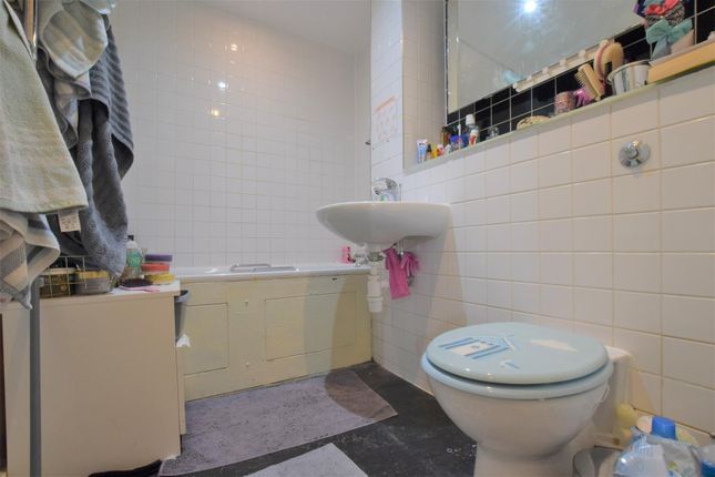 Flat for sale in Station Avenue, Southend-On-Sea
