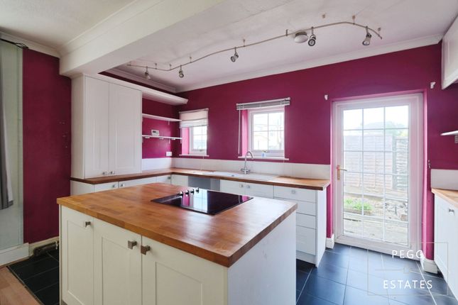 8 Lummaton Cross, Torquay photo 2