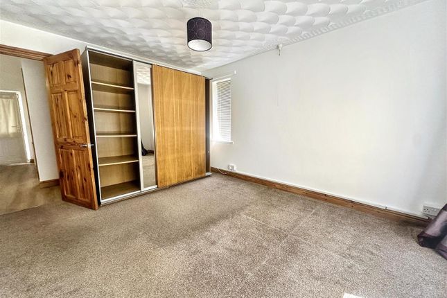 17 Westward Gardens Long Ashton, Bristol photo 4