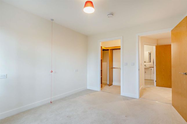Flat for sale in Kingfisher Court, South Street, Taunton
