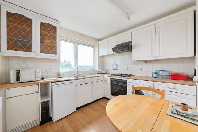 19 Osborne House, 414, Wimbledon Park Road, London photo 4