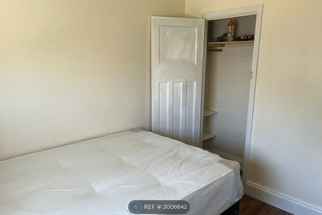 Yorkland Avenue, Welling photo 4
