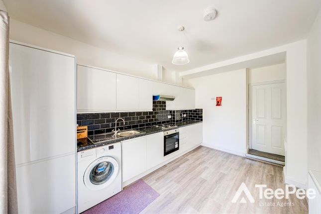 22a, Oakleigh Crescent, London photo 3