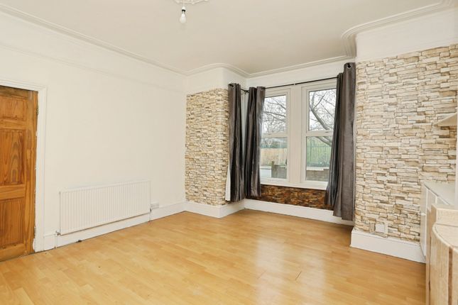 92A,, Birkhall Road, London photo 3