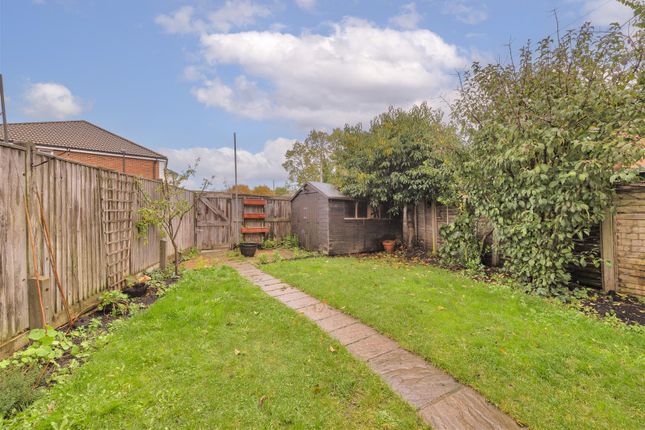 Semi-detached house for sale in Cleavesland, Laddingford, Maidstone