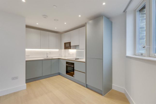 Thumbnail Flat to rent in Herne Hill Road, London