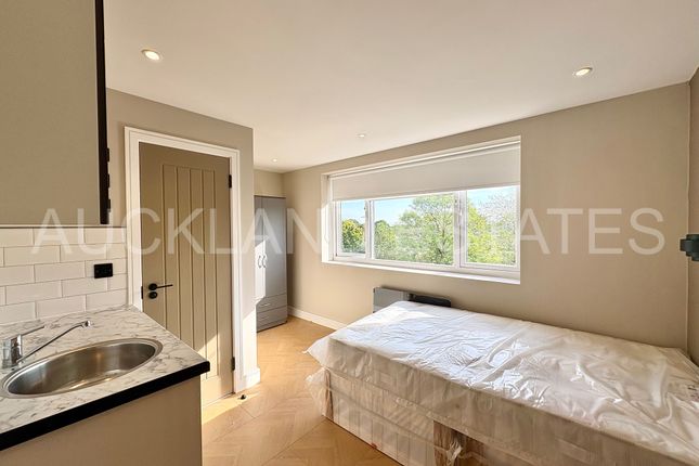 Torrington Drive, Potters Bar photo 4