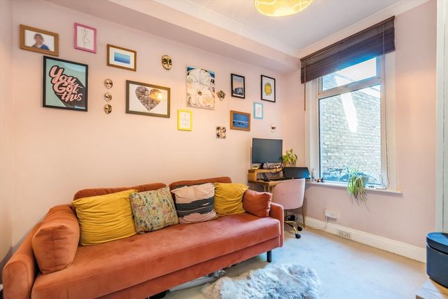 25, Caxton Road, London photo 3
