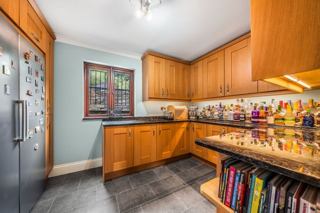 2, Oliver Court, Saltash photo 4