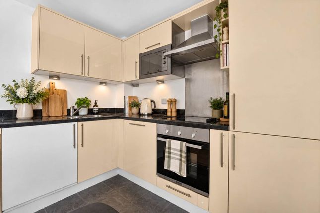 Flat 29, Cheshire Street, London photo 4