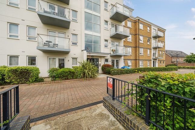 Flat for sale in Grebe Way, Maidenhead
