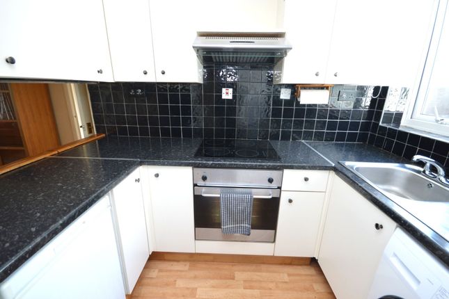 32e Norris Hill Drive, Stockport photo 3