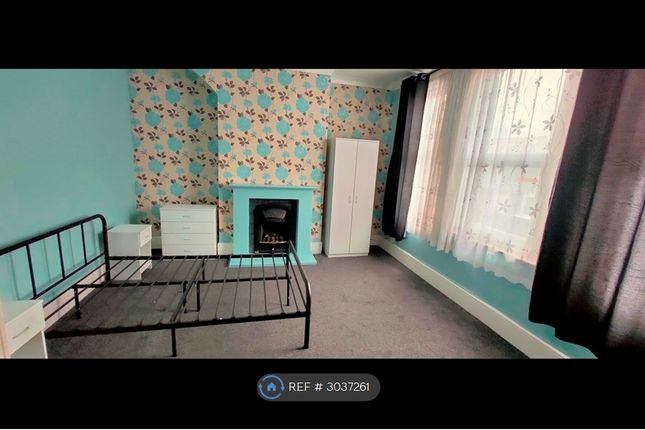 Middle Floor Front Room A, Old Road, Clacton-On-Sea photo 3