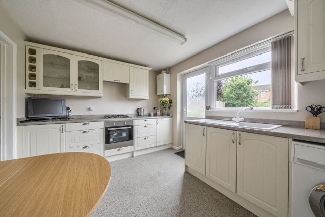 59, Barrowby Gate, Swindon photo 3