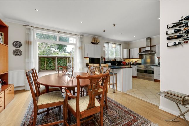 3 The Square,, High Pine Close, Surrey photo 4