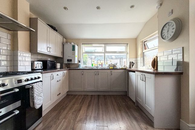Room 5, 23 Clifton Terrace, Somerset photo 2