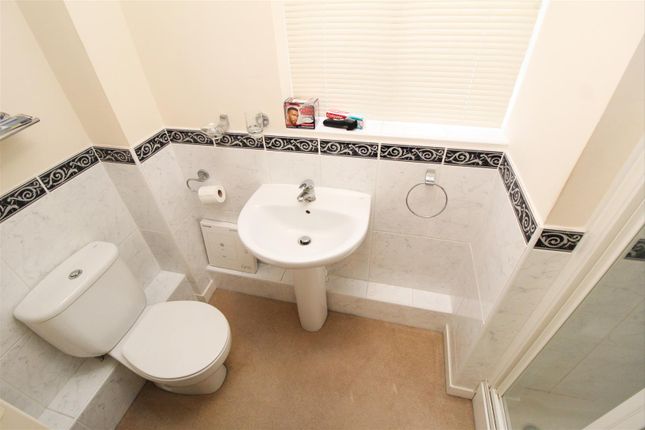 Flat to rent in Bluebell Rise, Grange Park, Northampton