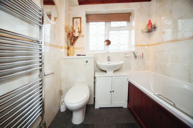 Terraced house for sale in Devon Road, Luton