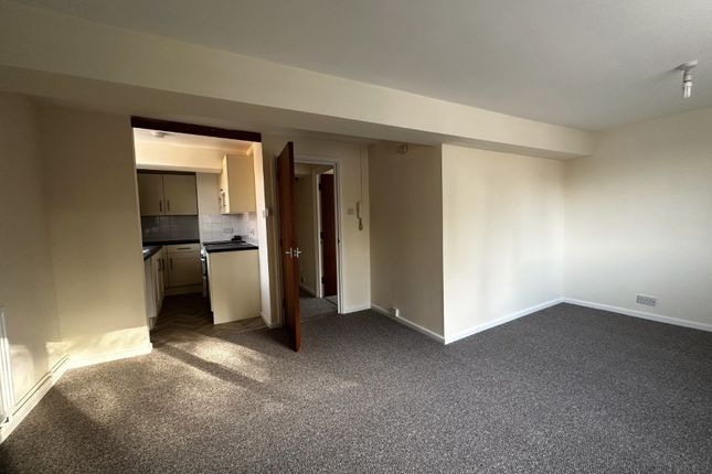 12A Aldiss Court, High Street, Dereham photo 4