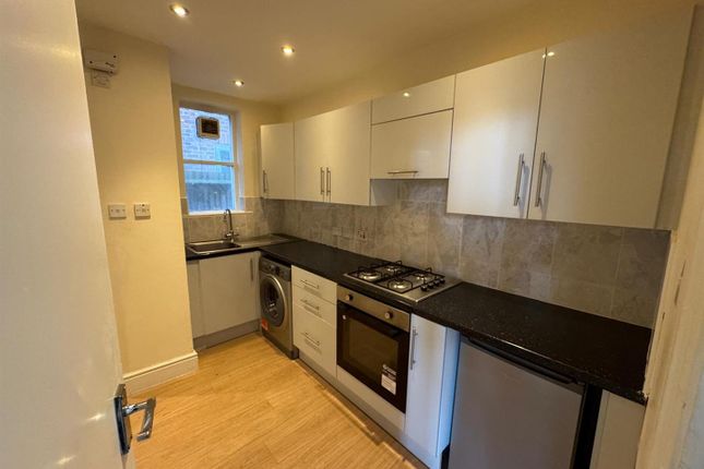 Front Ground Floor Flat, 21, Parkgate Road, Wallington photo 3