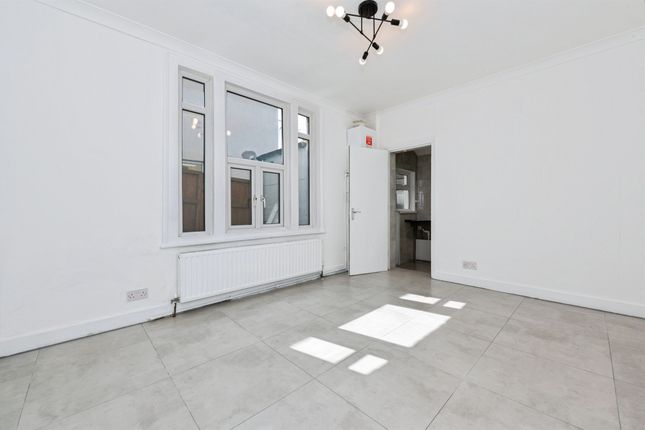 97, Orsett Road, GRAYS photo 4