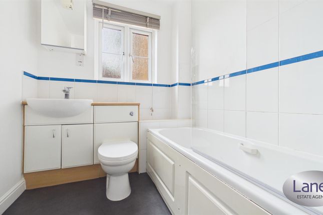 51 Bromley Close, East Road, Harlow photo 4