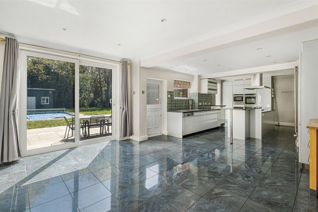 Strathavon, Manor Road, Maidenhead photo 4