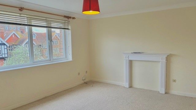 Flat to rent in Bath Road, Worthing