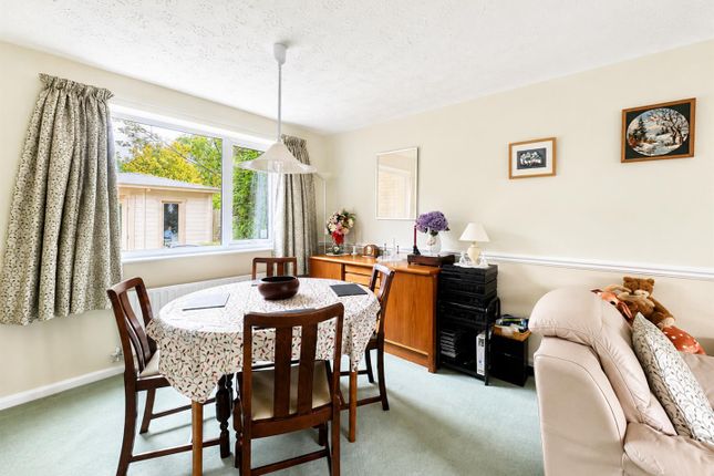 24, Grosvenor Close, Leicester photo 4