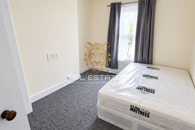 46 Dagnall Park, LONDON photo 3