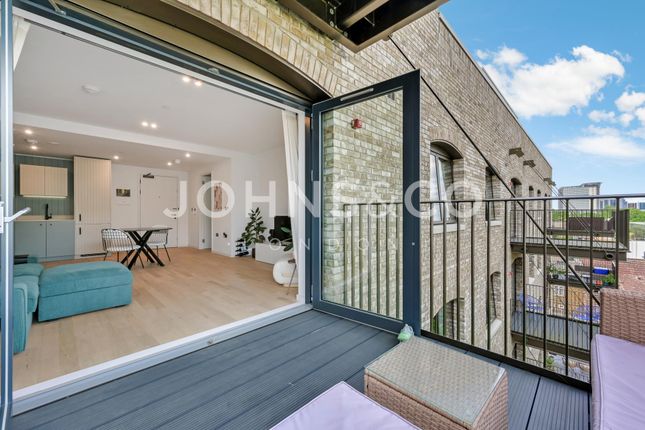 Apartment 33 Calville House, 4 Ronalds Road, Brentford photo 3